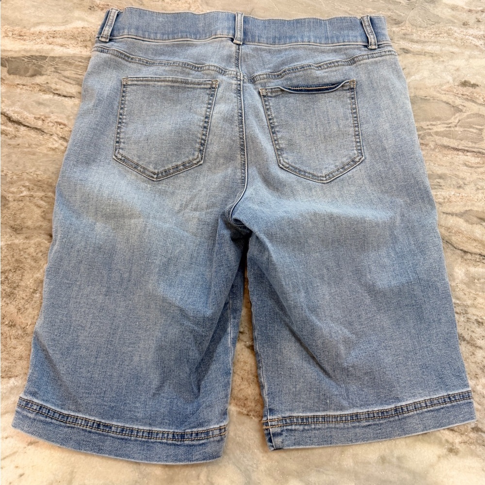 Gloria Vanderbilt Shape Effect High Rise Bermuda Shorts Size 12 Light Wash - Picture 7 of 11